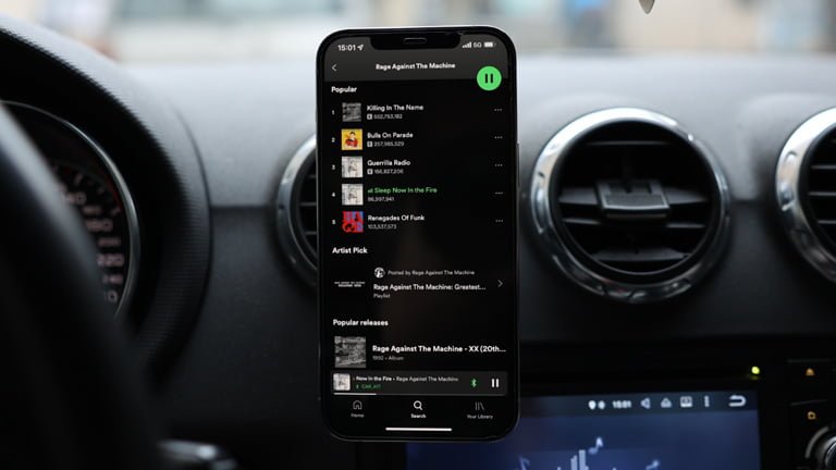 Using Spotify with cellular data while driving in a car